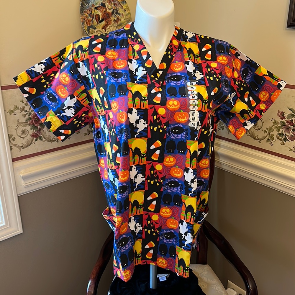 NWT Halloween, fall themed scrub shirt with cats, bats and ghosts!